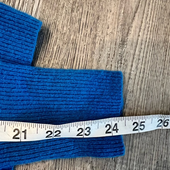 New Halogen V-Neck Cashmere Sweater - Picture 4 of 8